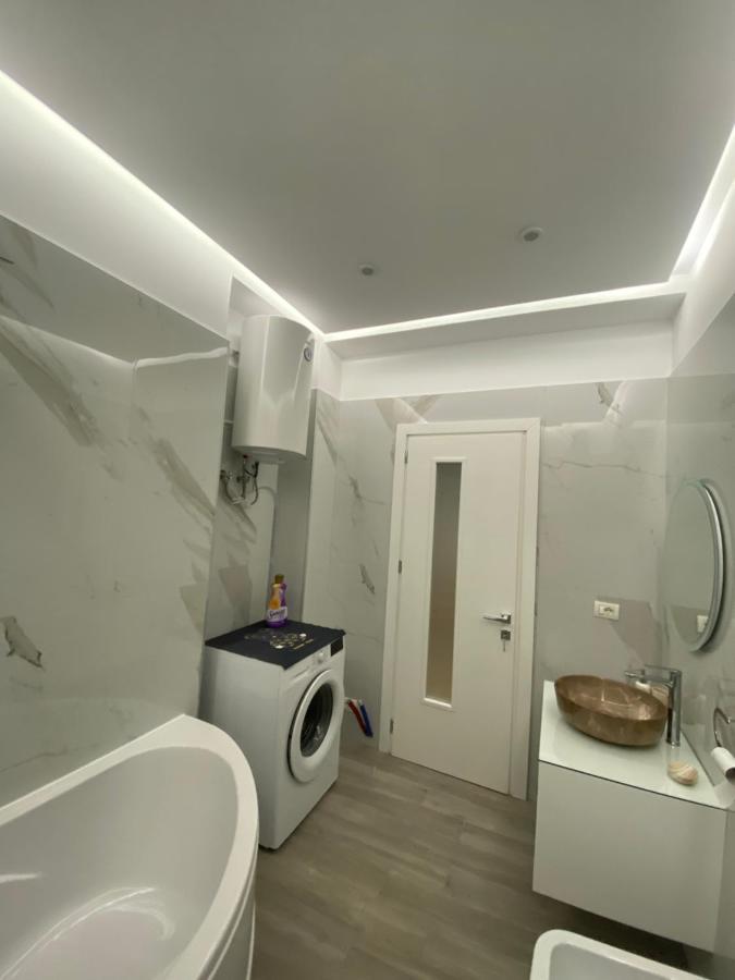 Riar Apartaments Korça Exteriör bild