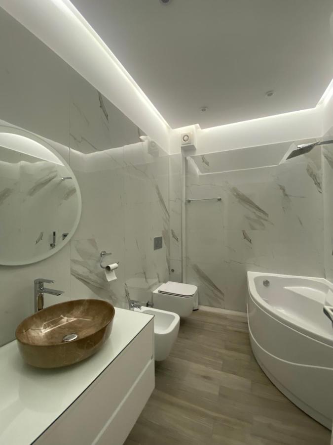 Riar Apartaments Korça Exteriör bild