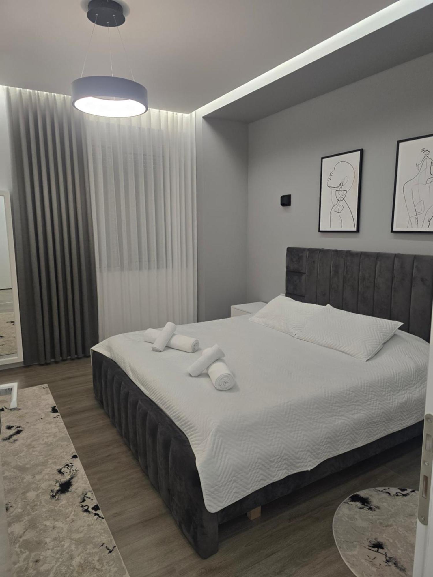 Riar Apartaments Korça Exteriör bild