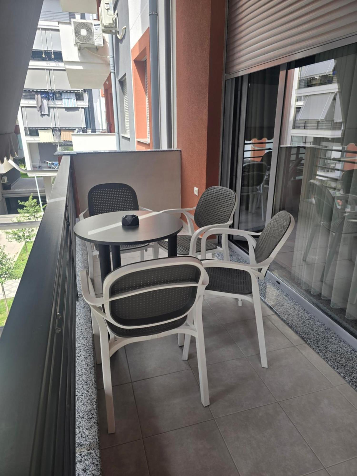 Riar Apartaments Korça Exteriör bild